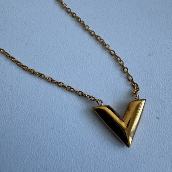 Gold “V” Pendant Necklace – Minimalist Stainless Steel Chain - Picture 4 of 7